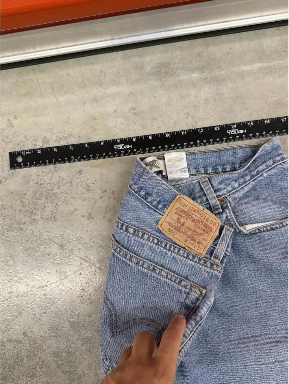vintage levis 560 faded blue relaxed baggy fit jeans size 34 x 30